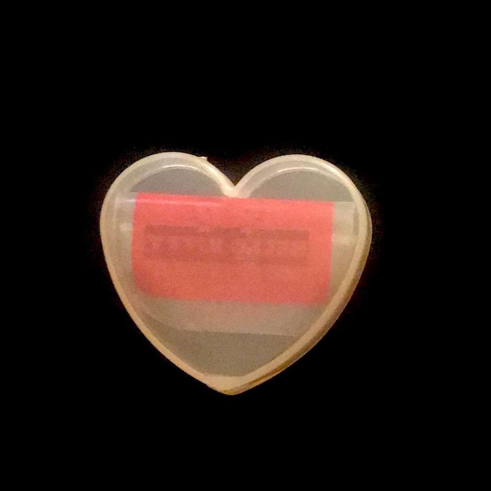 Hello Kitty Heart Container - Picture 3 of 4